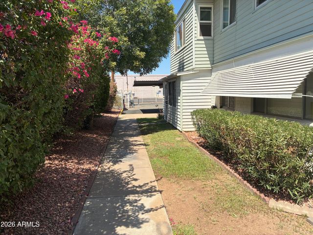 2573 W BERRIDGE Lane D205, Phoenix, AZ 85017