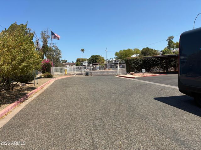 2573 W BERRIDGE Lane D205, Phoenix, AZ 85017
