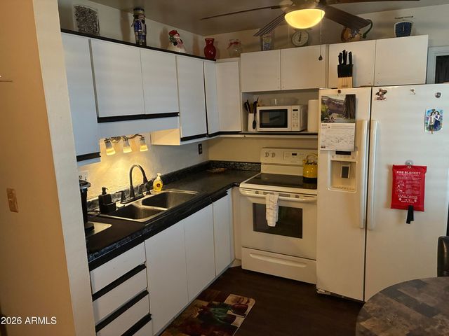 2573 W BERRIDGE Lane D205, Phoenix, AZ 85017