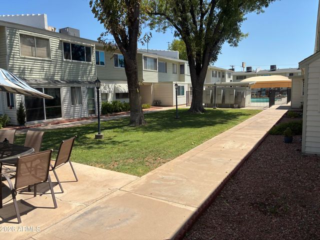2573 W BERRIDGE Lane D205, Phoenix, AZ 85017