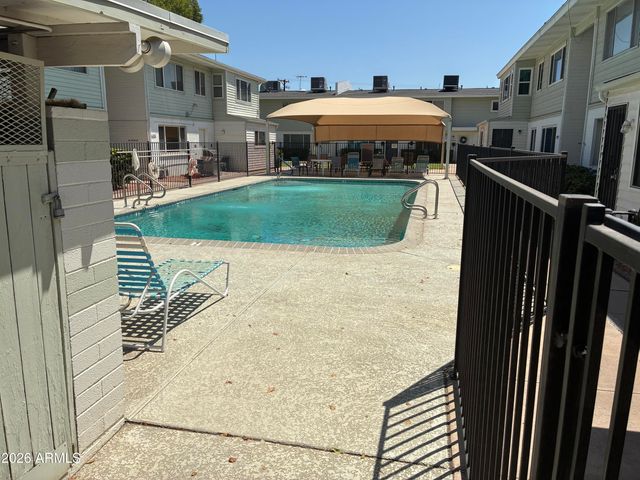 2573 W BERRIDGE Lane D205, Phoenix, AZ 85017