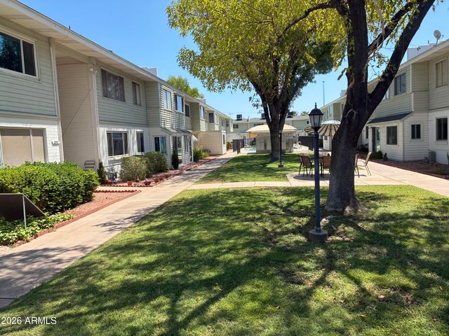 2573 W BERRIDGE Lane D205, Phoenix, AZ 85017