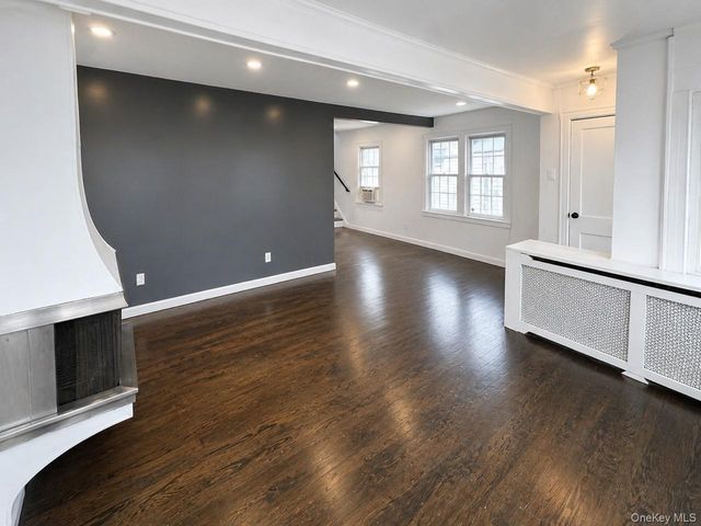 48 E ROSEBUD Avenue, Merrick, NY 11566