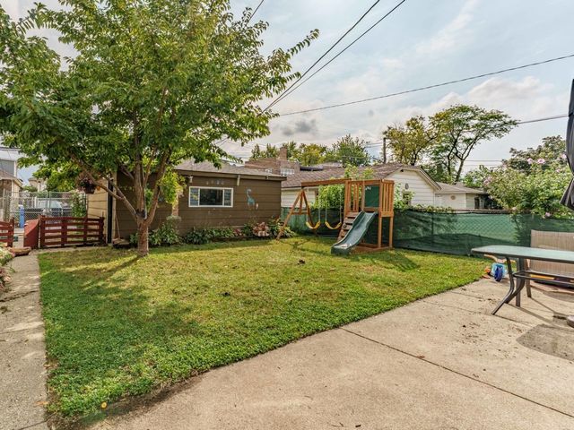 4947 W Deming Place, Chicago, IL 60639