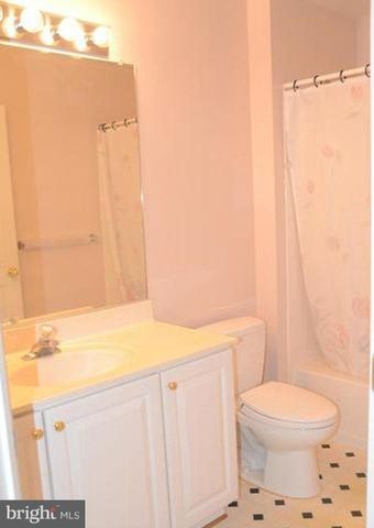 21323 VILLAGE GREEN CIR, Germantown, MD 20876
