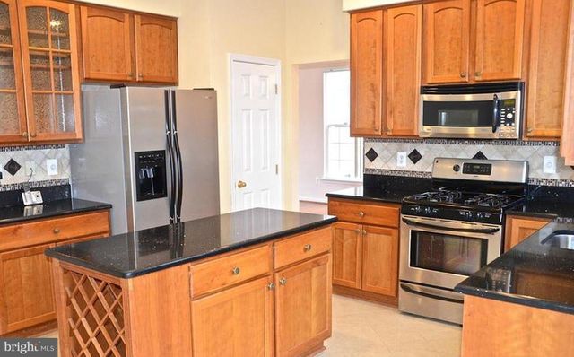 21323 VILLAGE GREEN CIR, Germantown, MD 20876