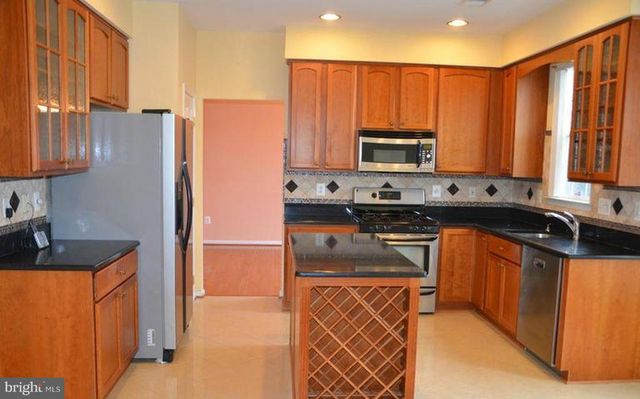 21323 VILLAGE GREEN CIR, Germantown, MD 20876