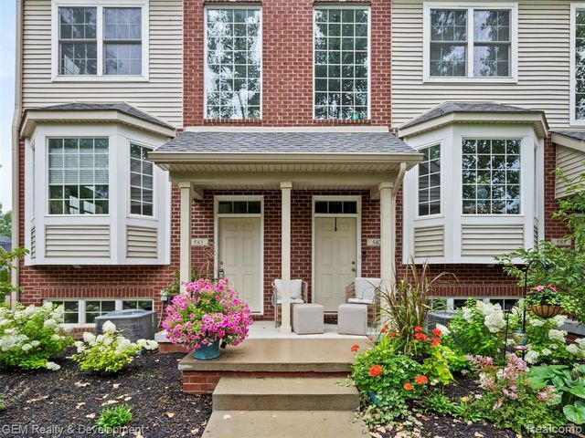 551 Village Lane, Milford, MI 48381