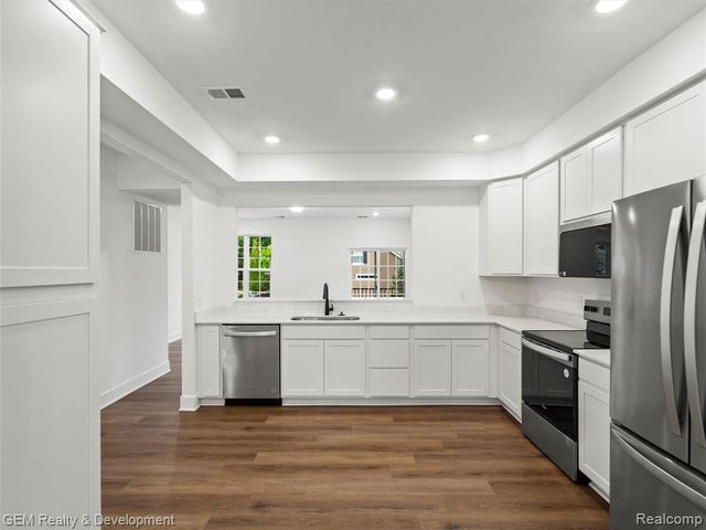 551 Village Lane, Milford, MI 48381