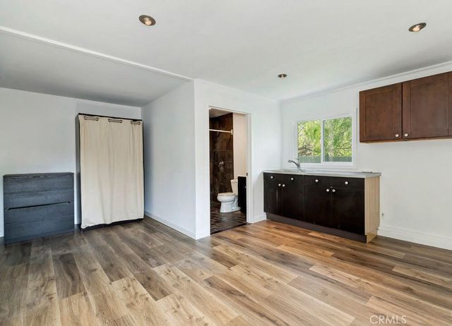 242 W Elmwood, Burbank, CA 91502