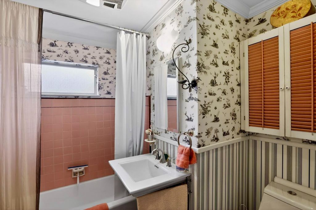Image 18 of property listing at 466 Wilson, Sunnyvale, CA 94086