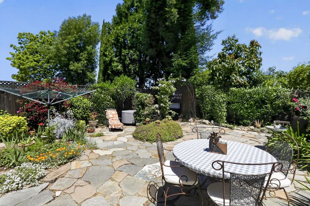 Image 21 of property listing at 466 Wilson, Sunnyvale, CA 94086