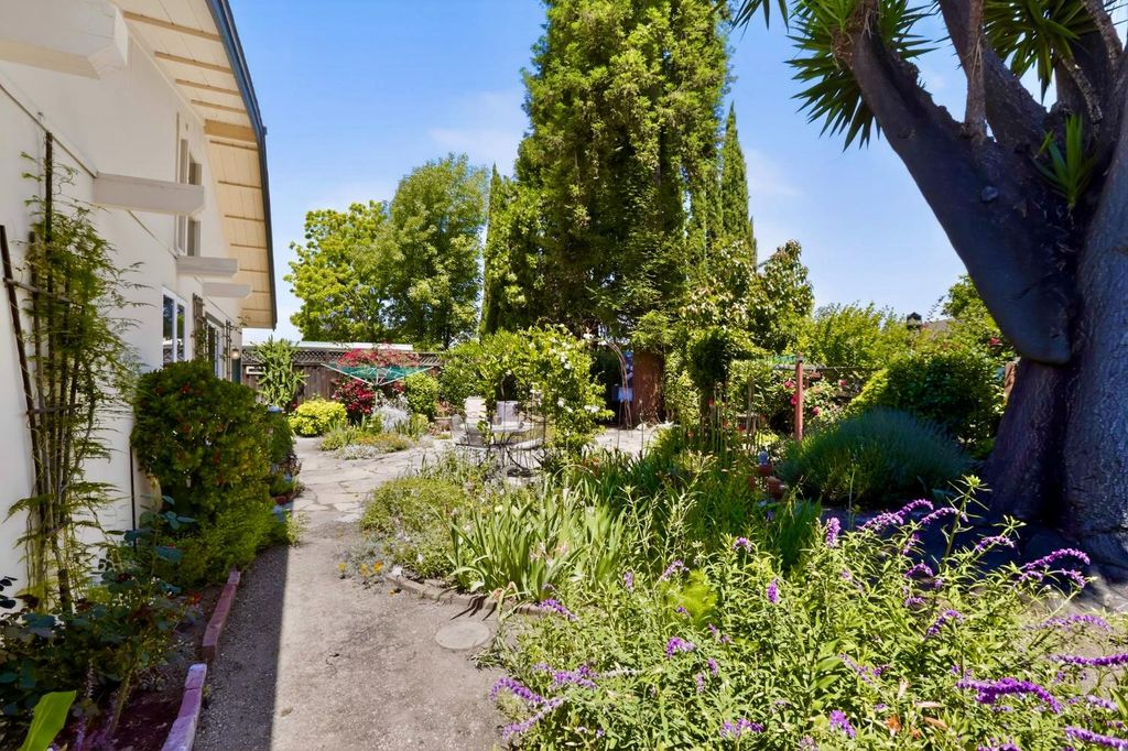 Image 33 of property listing at 466 Wilson, Sunnyvale, CA 94086