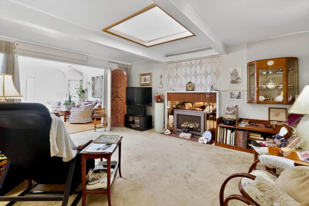 Image 9 of property listing at 466 Wilson, Sunnyvale, CA 94086