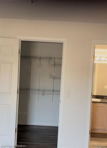 5934 E Island Drive 32, Ypsilanti, MI 48111