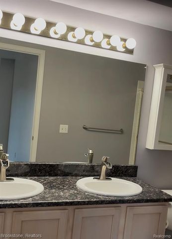 5934 E Island Drive 32, Ypsilanti, MI 48111