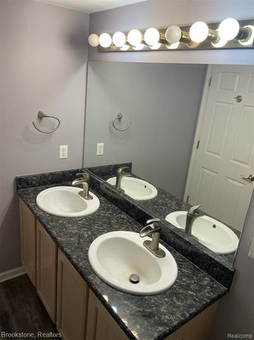 5934 E Island Drive 32, Ypsilanti, MI 48111