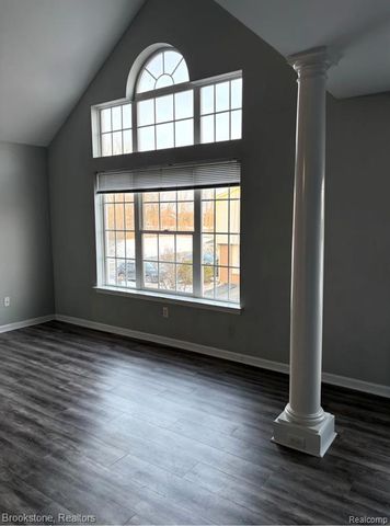 5934 E Island Drive 32, Ypsilanti, MI 48111