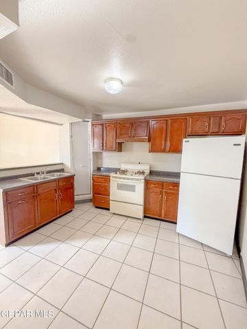 10745 Mirisa Trail, Socorro, TX 79927