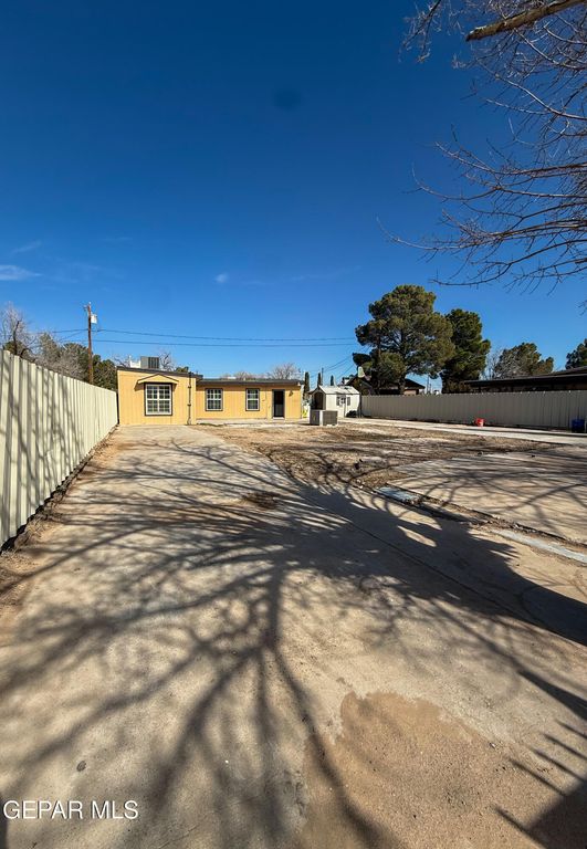 10745 Mirisa Trail, Socorro, TX 79927