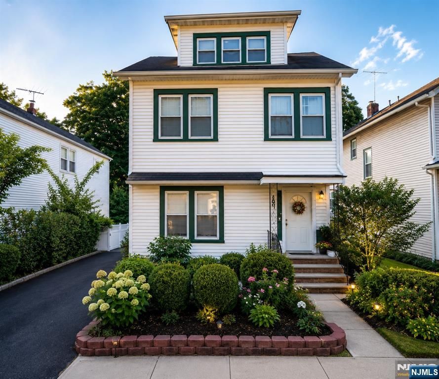 16 Rosedale Avenue, Montclair, NJ 07042