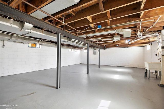 10500 Somerset Street, Detroit, MI 48224