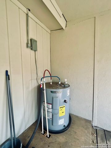 506 S 5th, Carrizo Springs, TX 78834