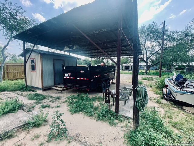 506 S 5th, Carrizo Springs, TX 78834