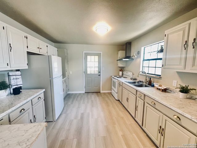 506 S 5th, Carrizo Springs, TX 78834