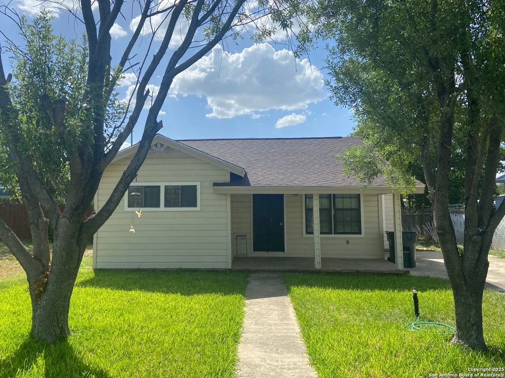 506 S 5th, Carrizo Springs, TX 78834