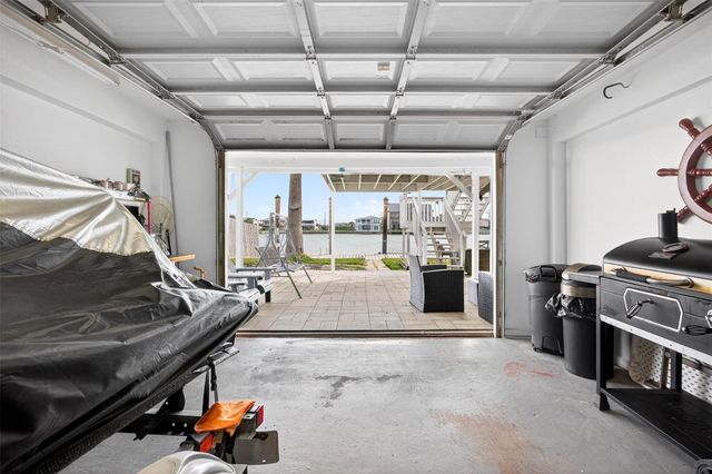 906 91st Street, Galveston, TX 77554