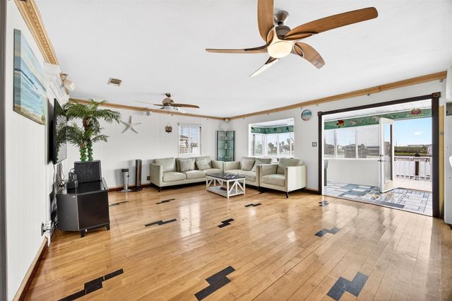 906 91st Street, Galveston, TX 77554