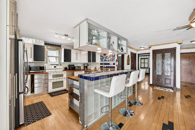 906 91st Street, Galveston, TX 77554