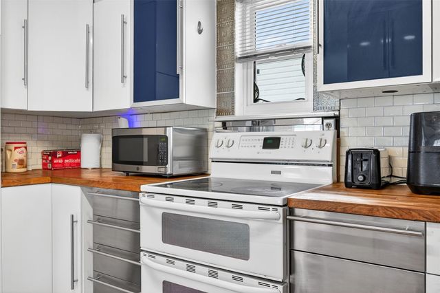 906 91st Street, Galveston, TX 77554