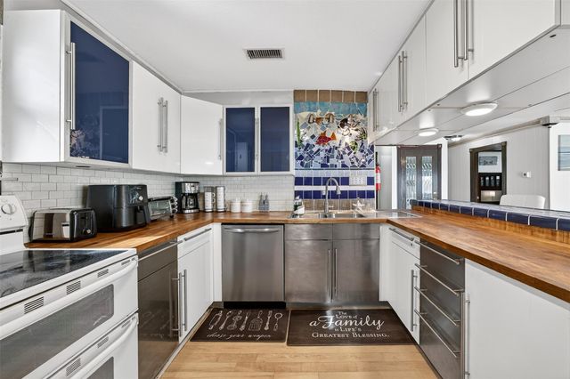 906 91st Street, Galveston, TX 77554