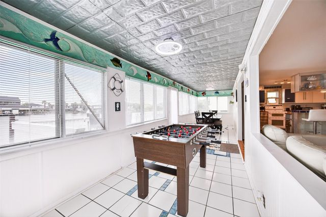 906 91st Street, Galveston, TX 77554