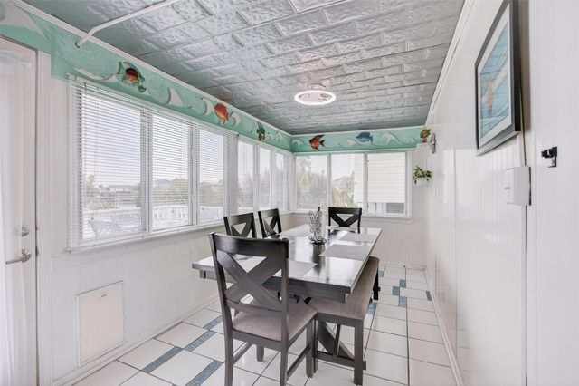 906 91st Street, Galveston, TX 77554