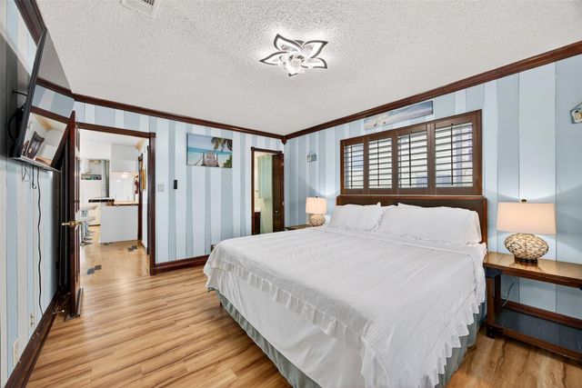 906 91st Street, Galveston, TX 77554