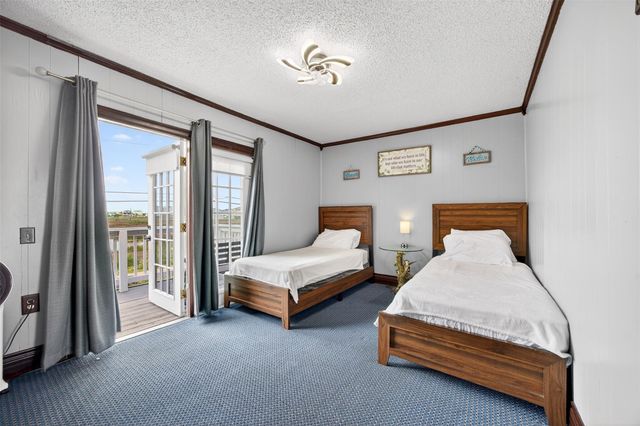 906 91st Street, Galveston, TX 77554