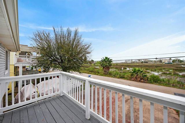 906 91st Street, Galveston, TX 77554