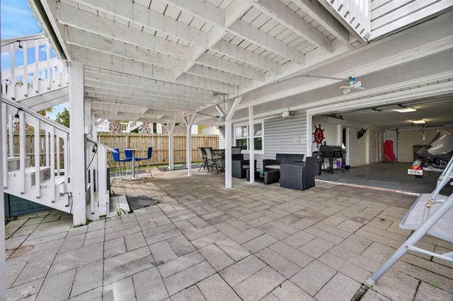 906 91st Street, Galveston, TX 77554