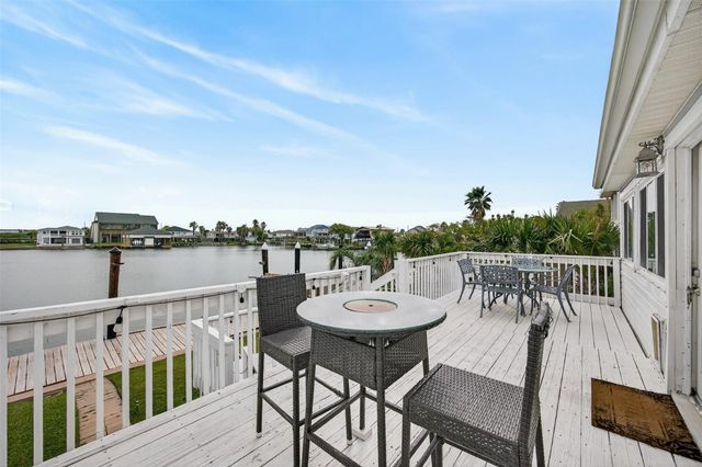 906 91st Street, Galveston, TX 77554