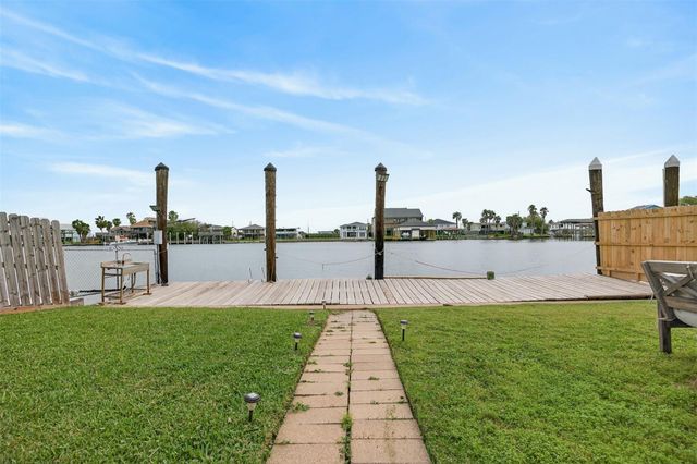 906 91st Street, Galveston, TX 77554