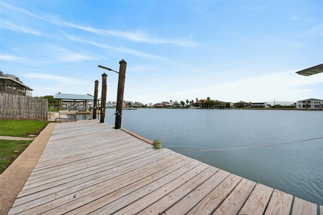 906 91st Street, Galveston, TX 77554