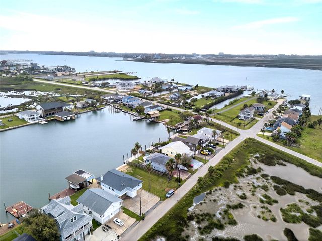 906 91st Street, Galveston, TX 77554