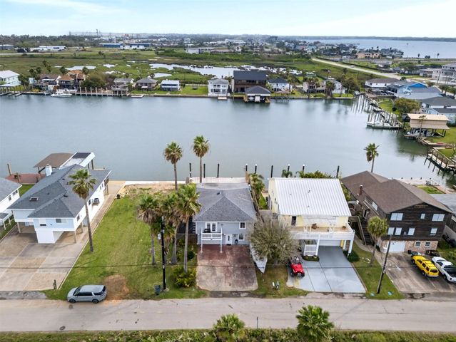 906 91st Street, Galveston, TX 77554