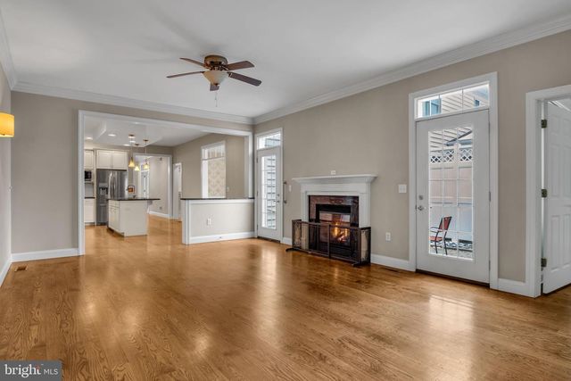 6 JAMESTOWN SQ, Mechanicsburg, PA 17050