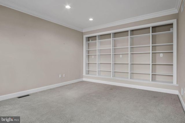 6 JAMESTOWN SQ, Mechanicsburg, PA 17050