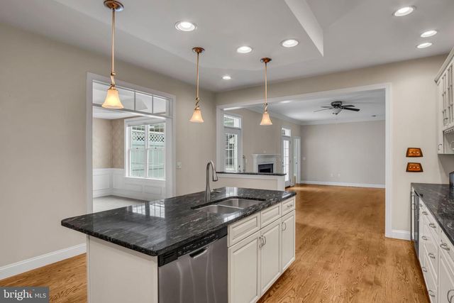 6 JAMESTOWN SQ, Mechanicsburg, PA 17050