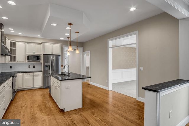 6 JAMESTOWN SQ, Mechanicsburg, PA 17050